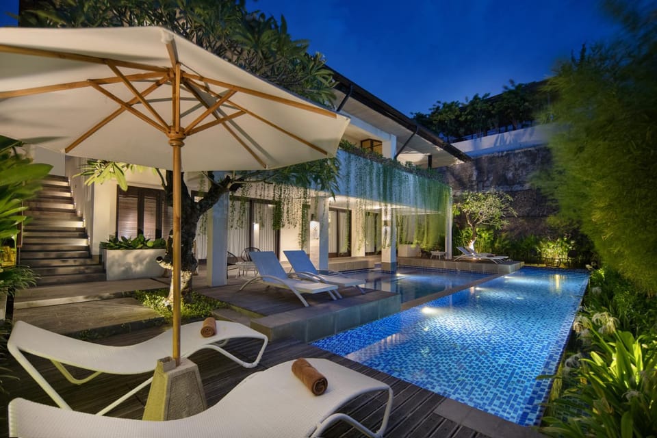 Night, Seating area, Pool view, Area and facilities, Swimming pool, sunbed