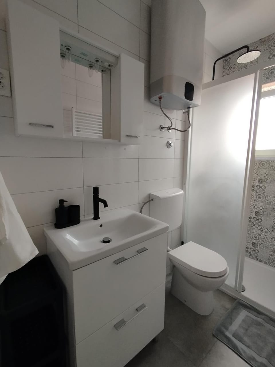 Shower, Toilet, Bathroom, towels