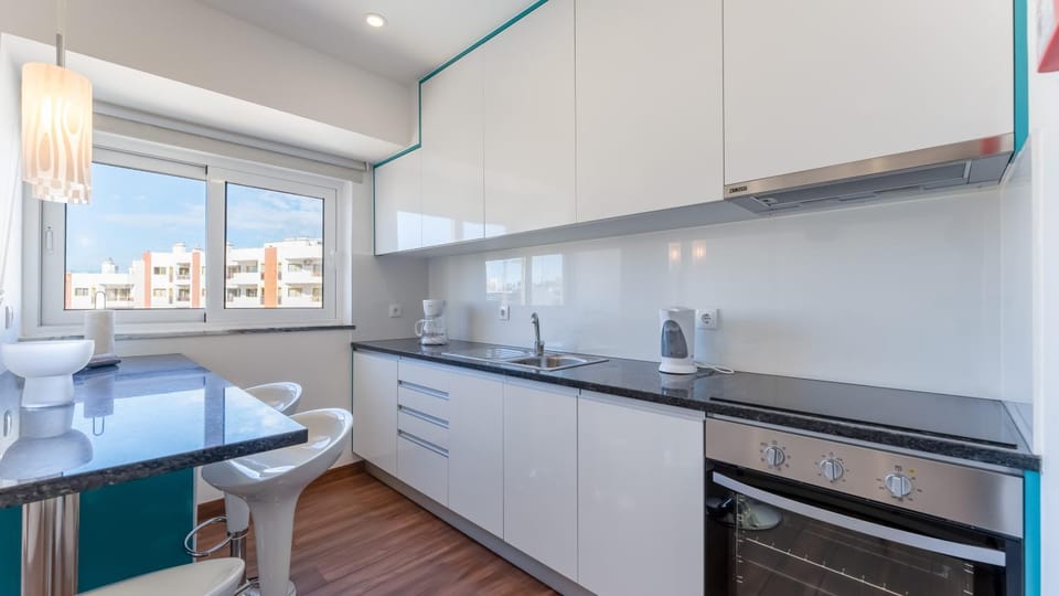 Kitchen or kitchenette, Dining area, stove