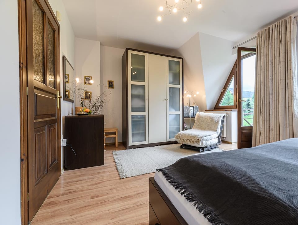 Seating area, Bedroom