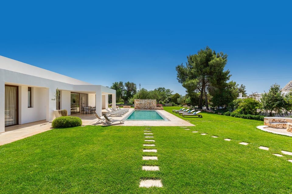 Property building, Garden, Swimming pool