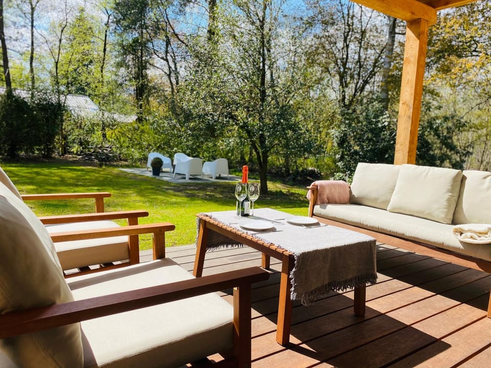 Spring, Day, Garden, Seating area, Dining area, Garden view