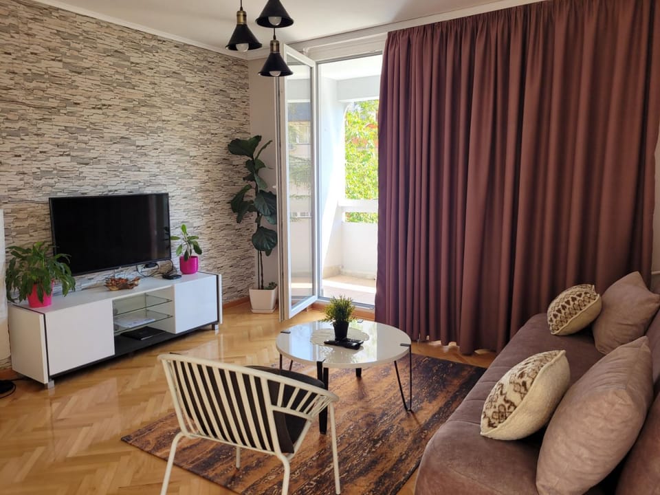 TV and multimedia, Balcony/Terrace, Living room