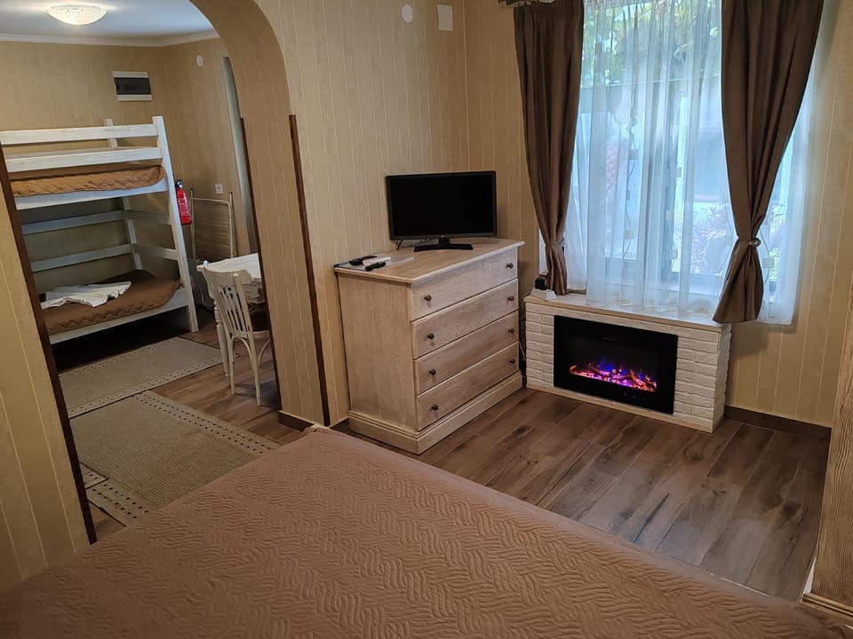 Photo of the whole room, bunk bed, fireplace