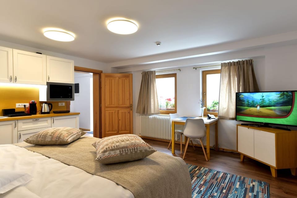 Restaurant/places to eat, BBQ facilities, Darts, Garden, Bathroom, Coffee/tea facilities, Balcony/Terrace, Balcony/Terrace, Lobby or reception, Dining area, Family, Facility for disabled guests
