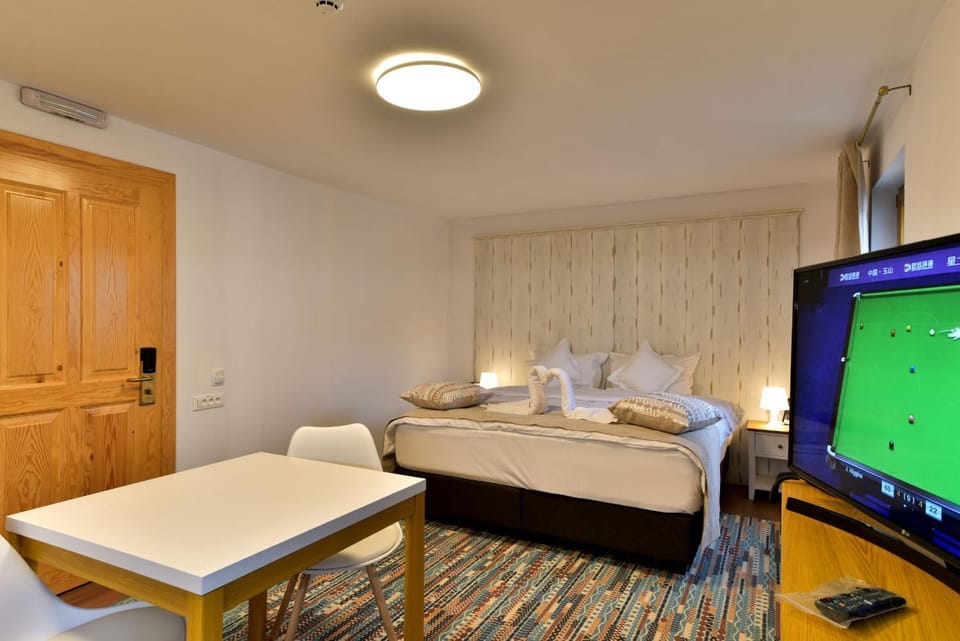 Casa Piedra Bed and Breakfast in Brașov County