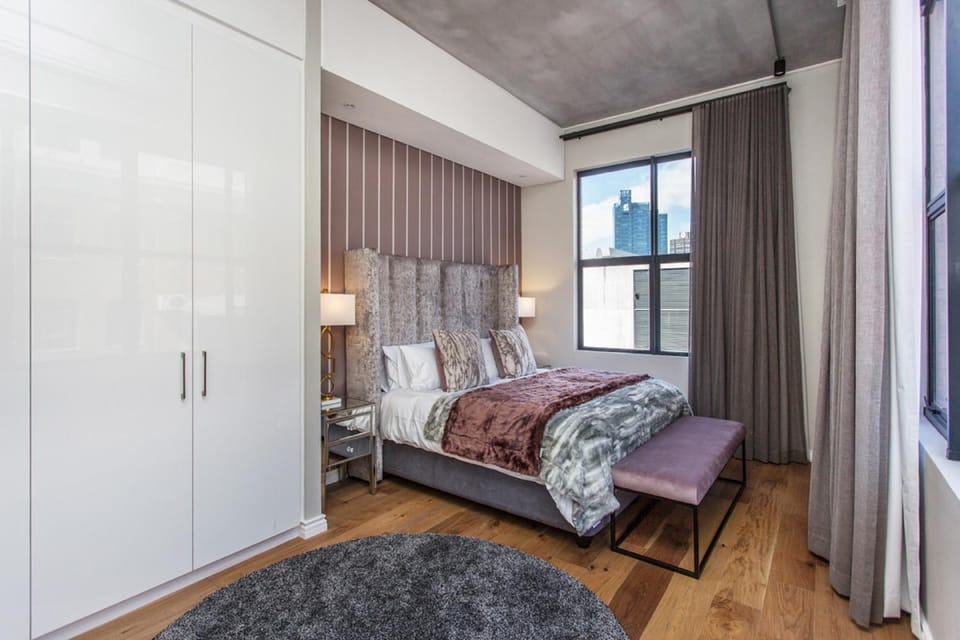 Bedroom, City view