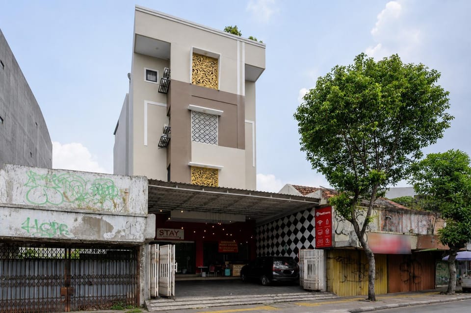 Facade/entrance