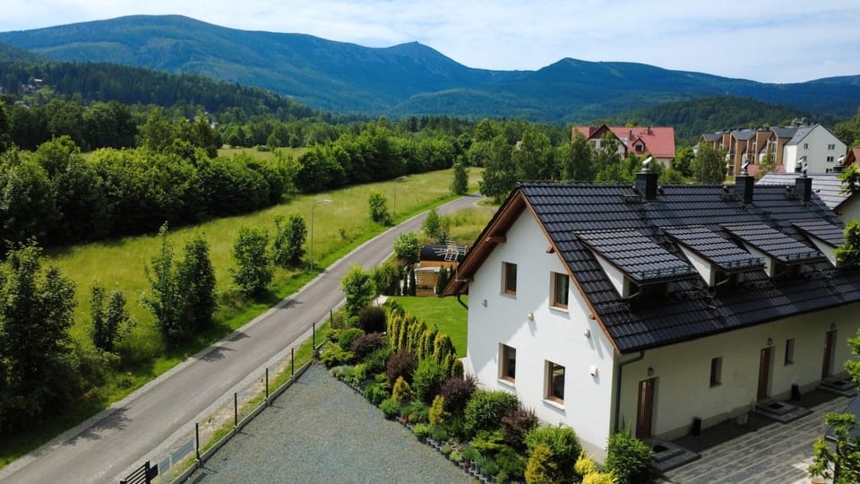 Widokowo - Domki z widokiem na Śnieżkę z Jacuzzi i Sauną Chalet in Lower Silesian Voivodeship