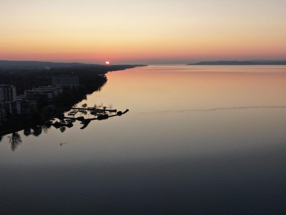 Restaurant/places to eat, Bird's eye view, Beach
