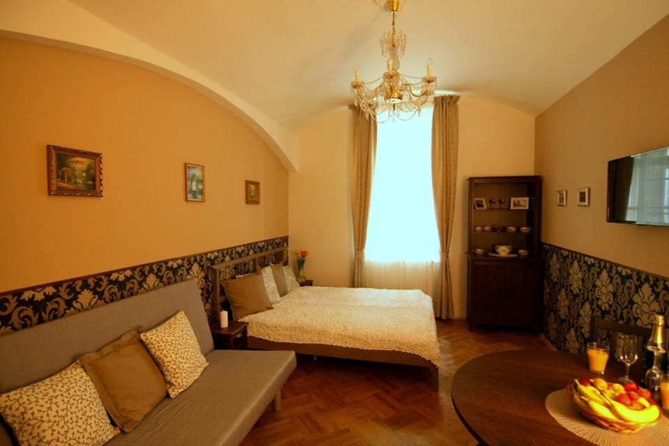 Bed, Seating area