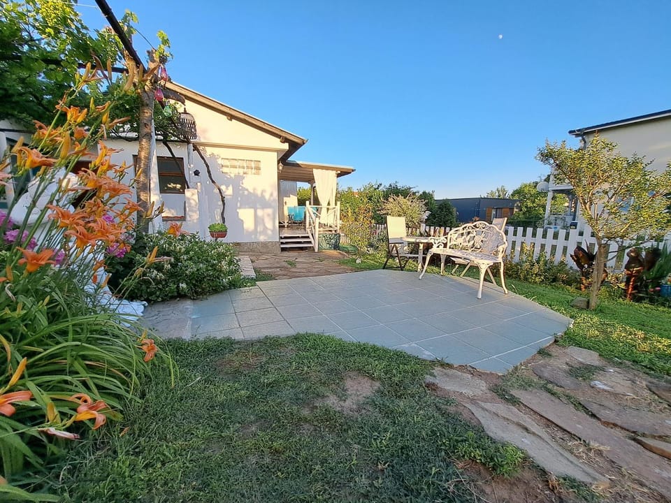 Property building, Day, Natural landscape, Garden, Garden view