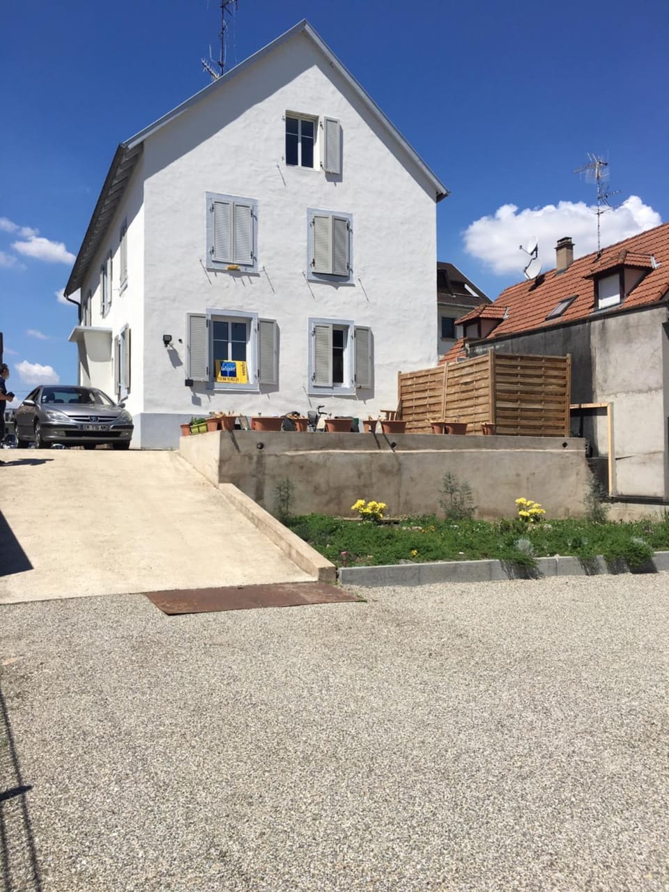 Facade/entrance, Parking