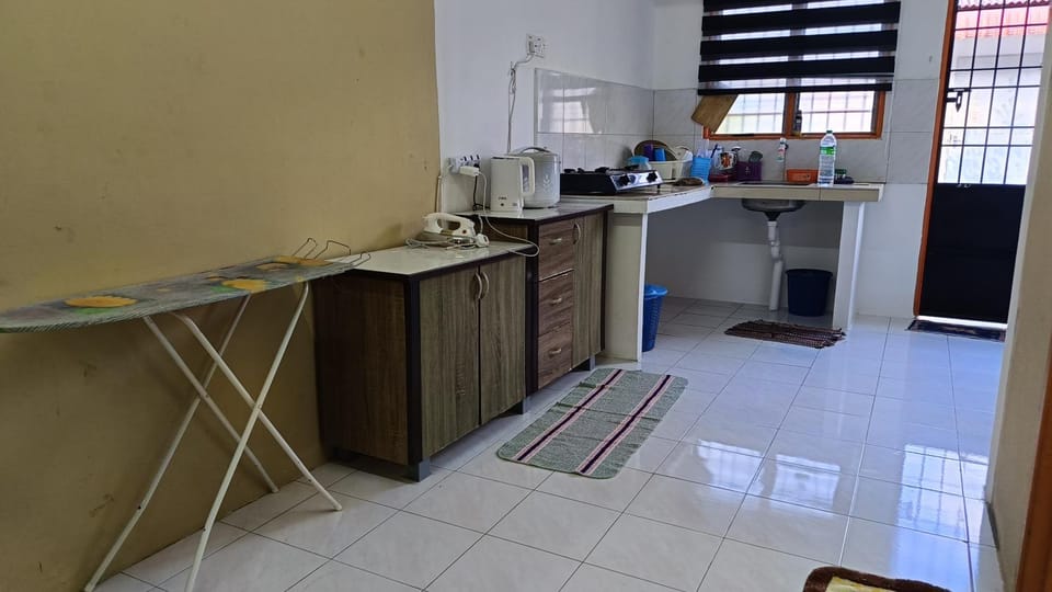 Property building, Kitchen or kitchenette, Communal kitchen, stove, stove, kitchen, kitchen
