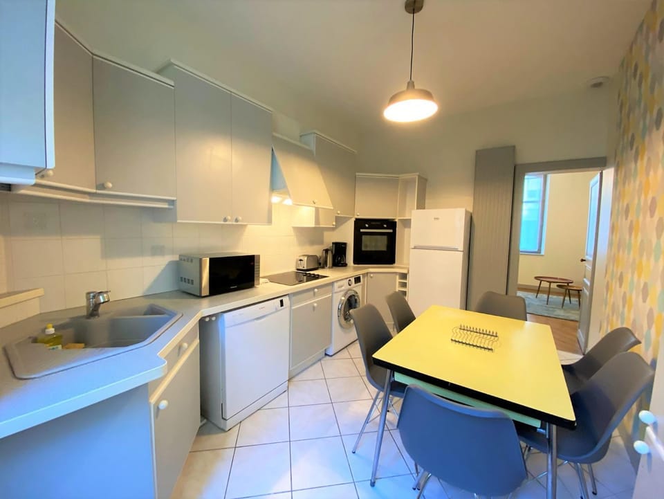 Kitchen or kitchenette, Dining area, dishwasher, oven, stove, toaster