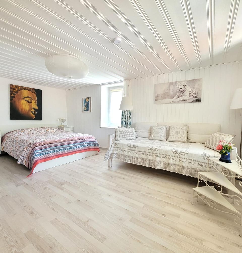 Bed, Night, Photo of the whole room, Bedroom, Garden view, Mountain view