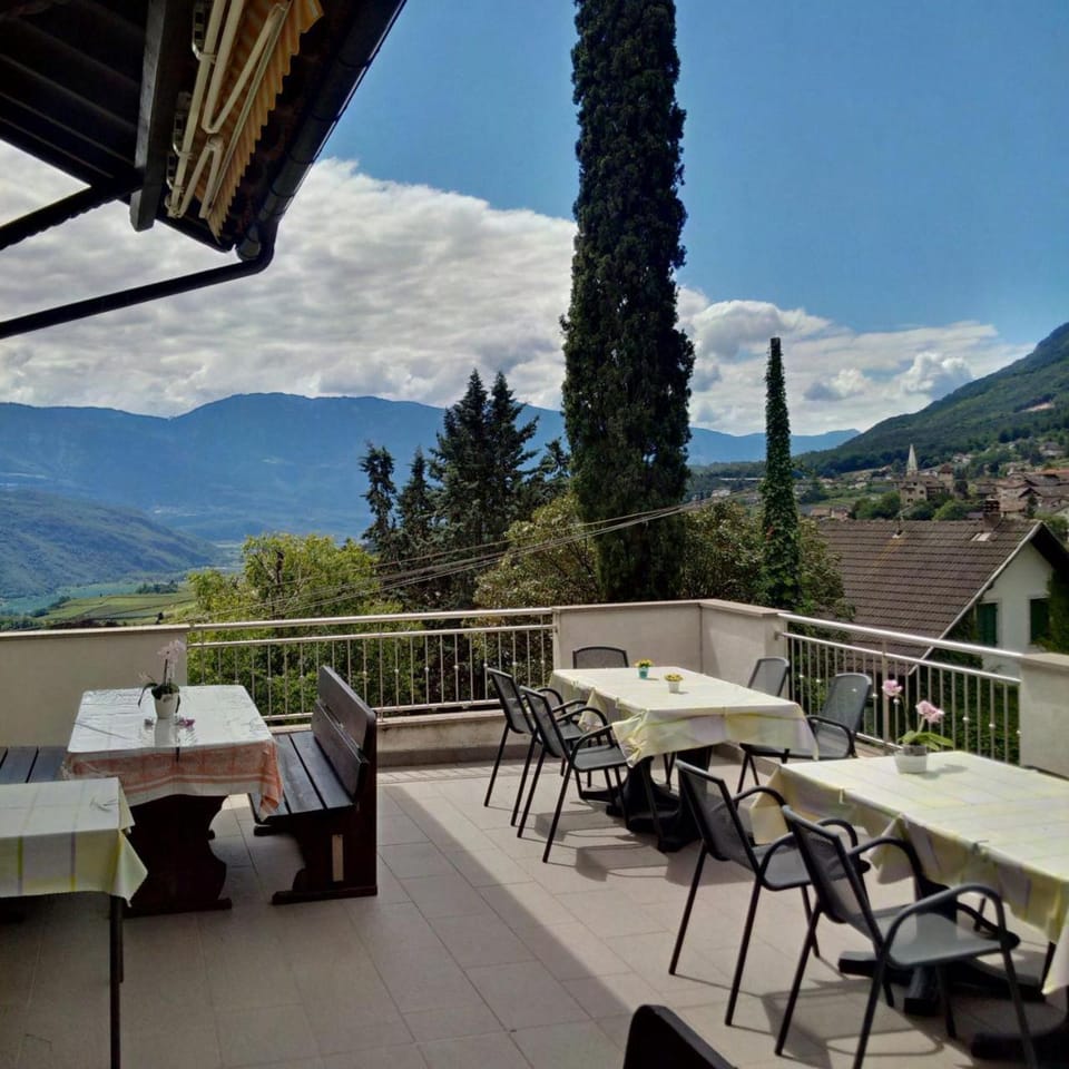 Balcony/Terrace, Garden view, Lake view, Mountain view