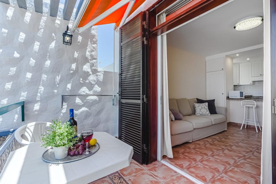 Patio, Day, Balcony/Terrace, Balcony/Terrace, Kitchen or kitchenette, Living room, Dining area, minibar