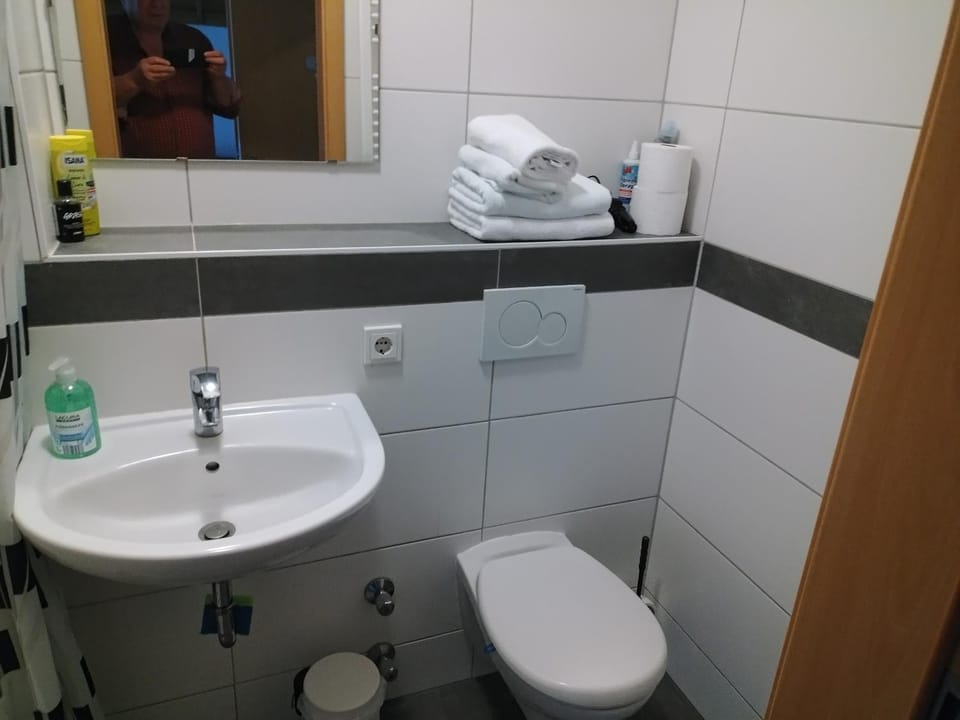 Toilet, Bathroom, towels
