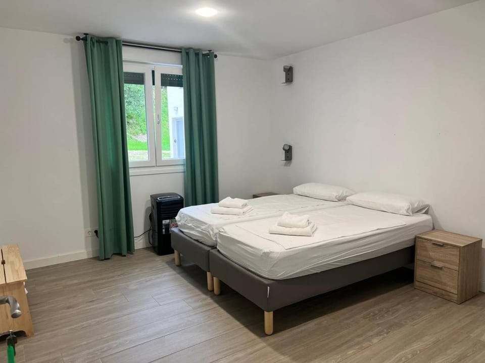 Bed, Photo of the whole room