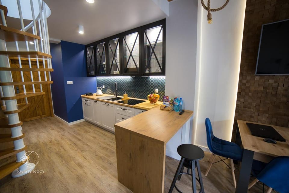 TV and multimedia, Balcony/Terrace, Kitchen or kitchenette, Living room, Garden view