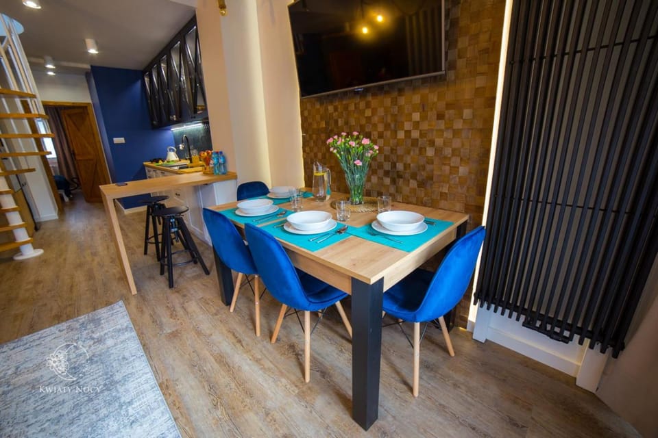 TV and multimedia, Balcony/Terrace, Kitchen or kitchenette, Living room, Garden view