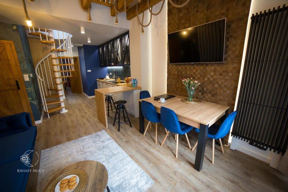 TV and multimedia, Balcony/Terrace, Kitchen or kitchenette, Living room, Garden view