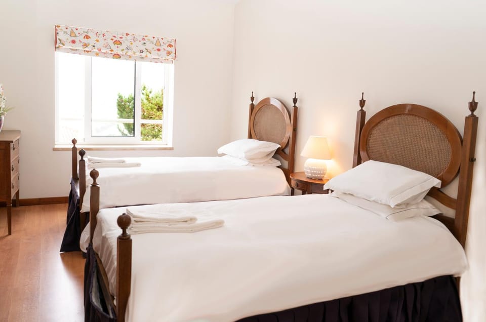 Bed, Photo of the whole room, Bedroom, children, young children, young children, older children
