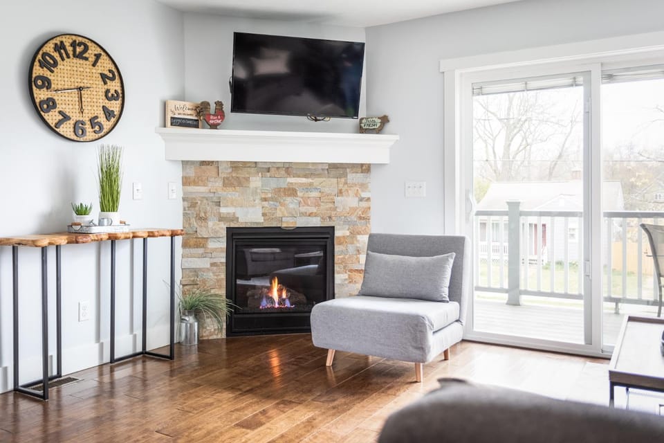 TV and multimedia, Living room, Seating area, flat iron