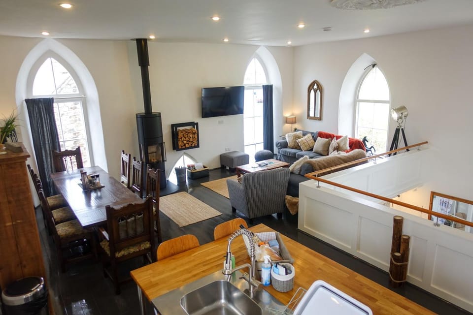 Kitchen or kitchenette, Living room, Dining area