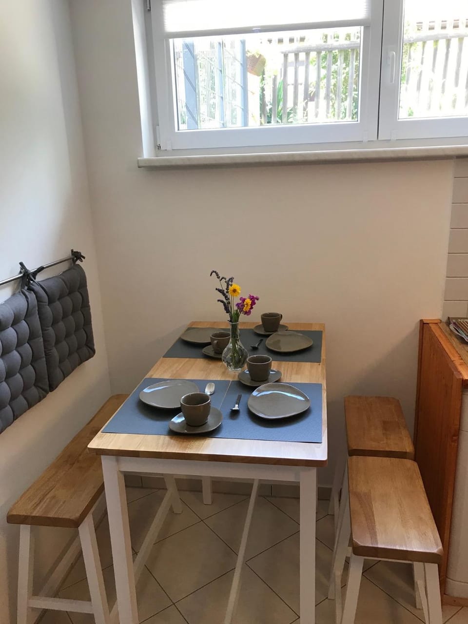 Seating area, Dining area