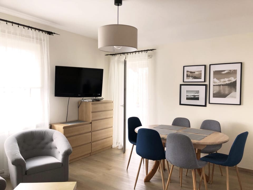 TV and multimedia, Balcony/Terrace, Balcony/Terrace, Living room, Other, Seating area, Dining area, locker