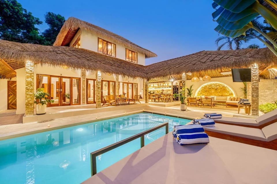 Villa Barcelona - Private 6 BDR Brand New Villa in Seminyak, Best Location, large Pool & Garden Villa in Kuta