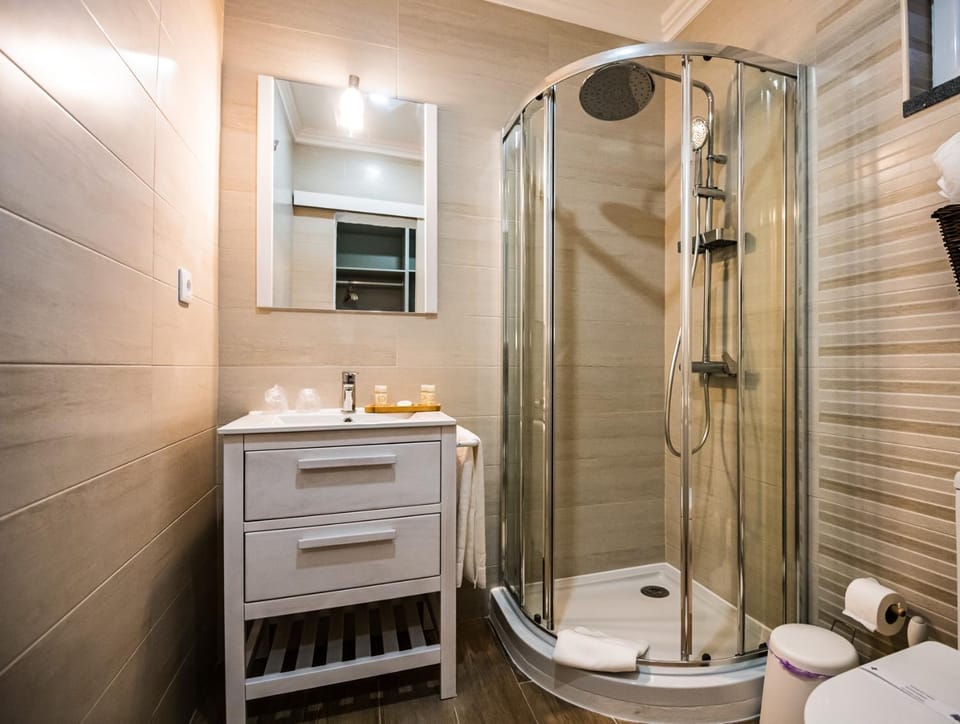 Bathroom, Photo of the whole room