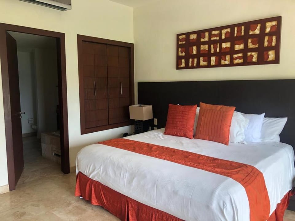 Bed, Photo of the whole room, Bedroom, wardrobe, air conditioner