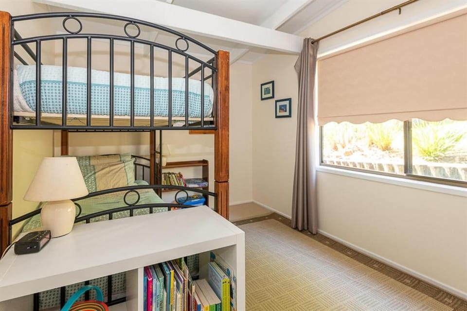 Seabreeze on Irene - Batehaven Pet friendly House in Batemans Bay