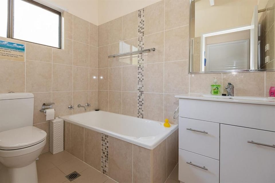 Seabreeze on Irene - Batehaven Pet friendly House in Batemans Bay