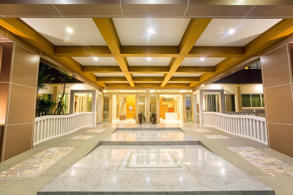 Swan Lake Hotel Sattahip Hotel in Chon Buri Changwat