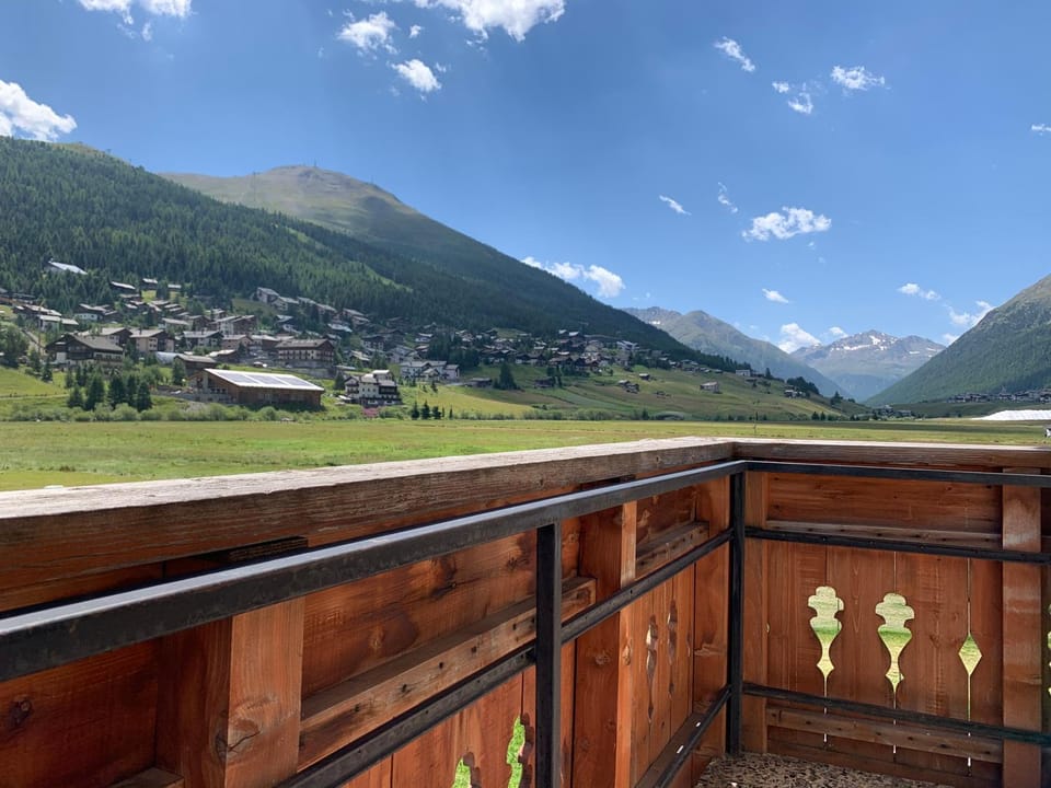 Balcony/Terrace, Mountain view