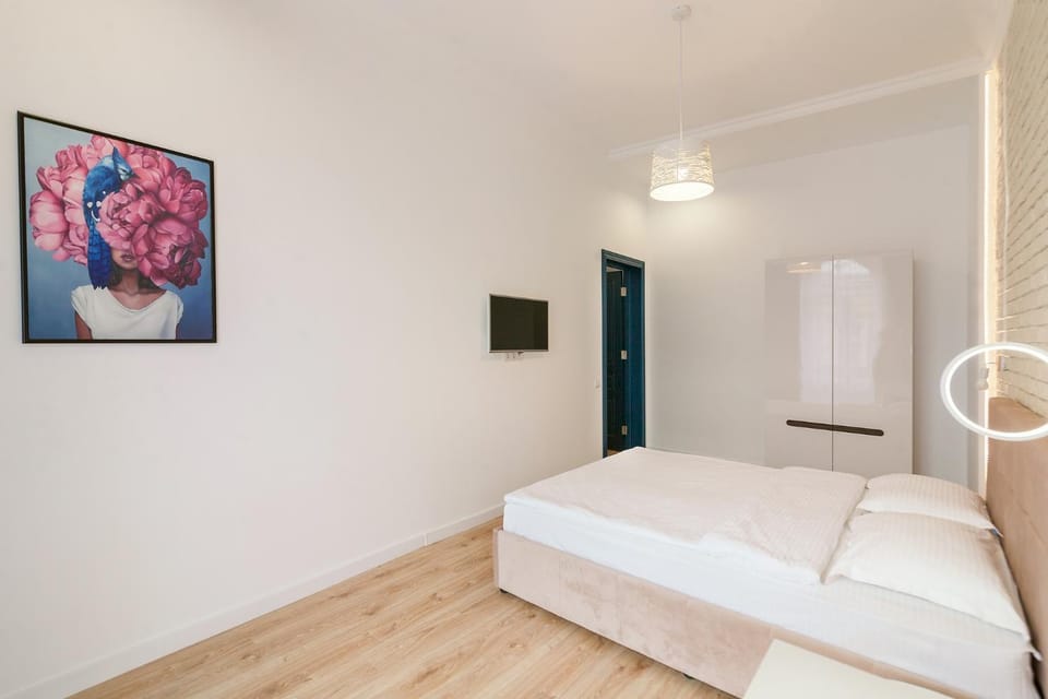LEOGRAND Three Bedrooms VIP Apartments on Kniazia Romana 12 Apartment in Lviv