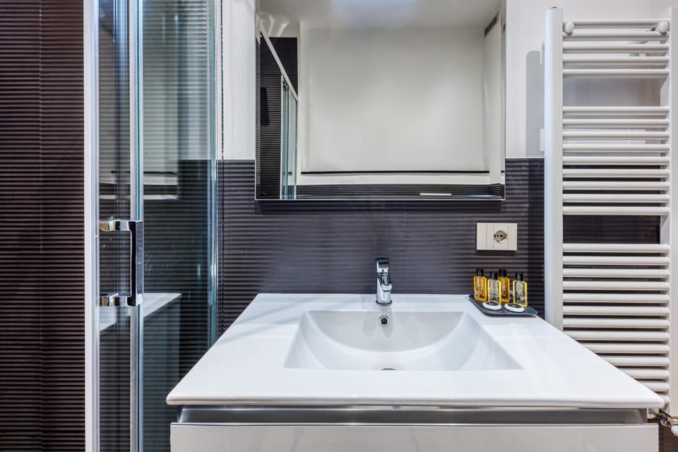 Bathroom, Decorative detail