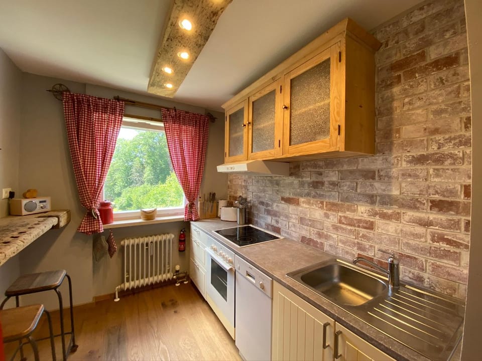 Kitchen or kitchenette, Decorative detail, Seating area, Dining area