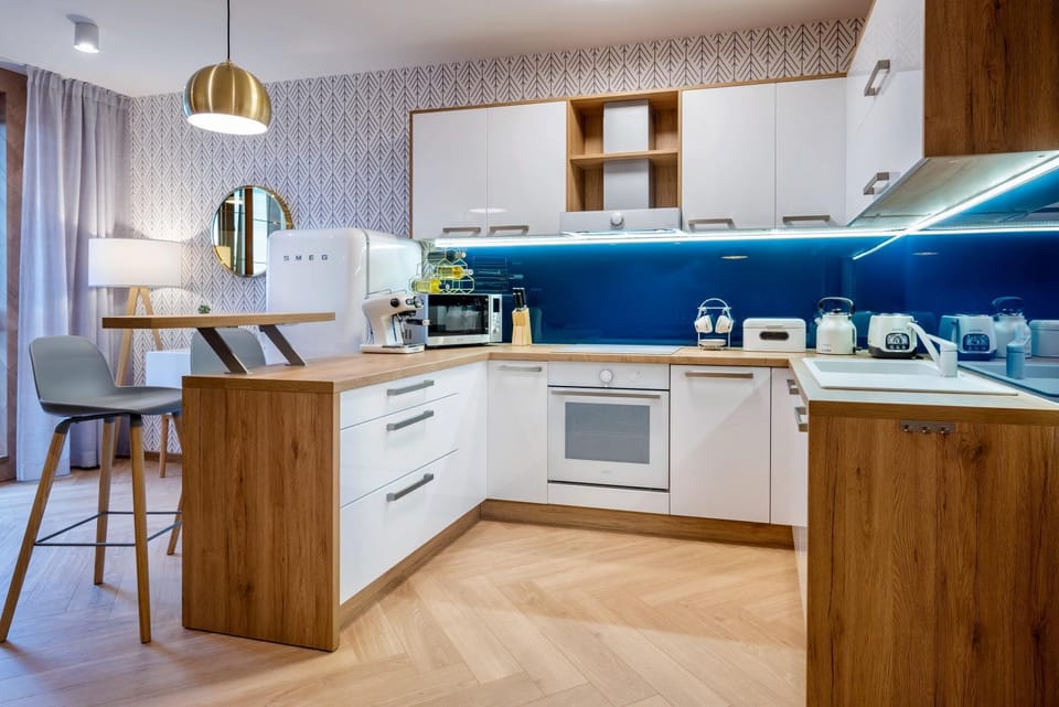 Coffee/tea facilities, Kitchen or kitchenette, Dining area, dishwasher, oven, pet friendly, stove, toaster