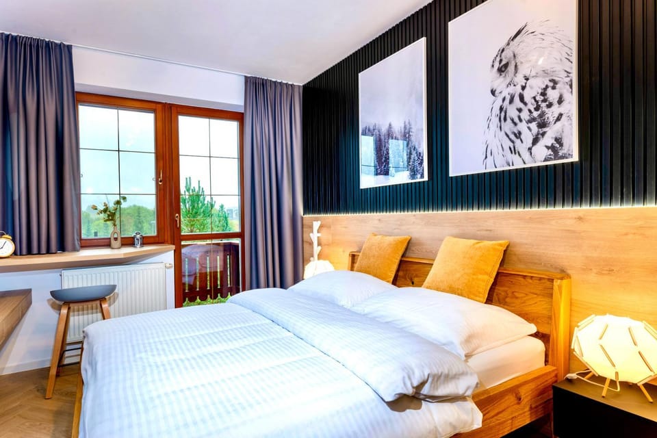 Bed, View (from property/room), Bedroom, Garden view, Landmark view, Mountain view