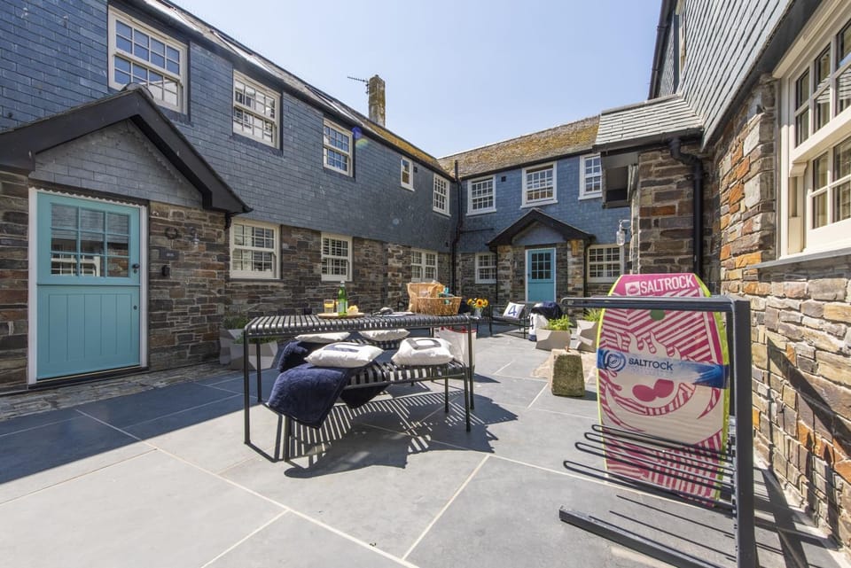 Patio, Seating area, On site