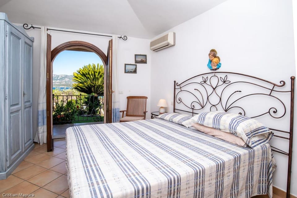 Balcony/Terrace, Photo of the whole room, Bedroom, wardrobe, air conditioner