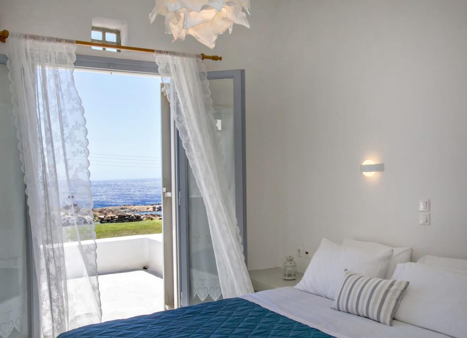 Bed, Natural landscape, Photo of the whole room, Bedroom, Sea view