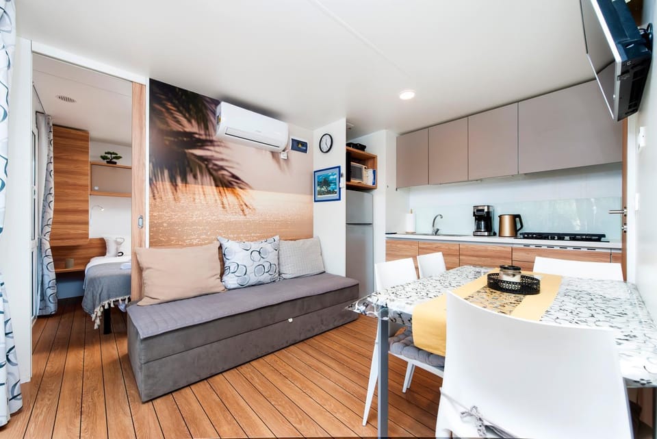 Kitchen or kitchenette, Living room, Dining area