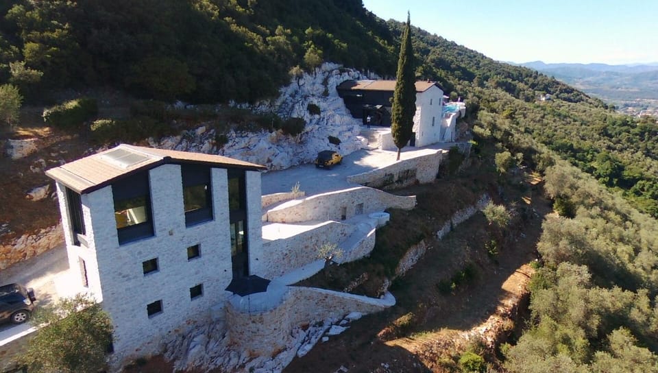 VILLA FARFALLA & GUESTHOUSE - The world unique property with an openable roof Villa in Lucca