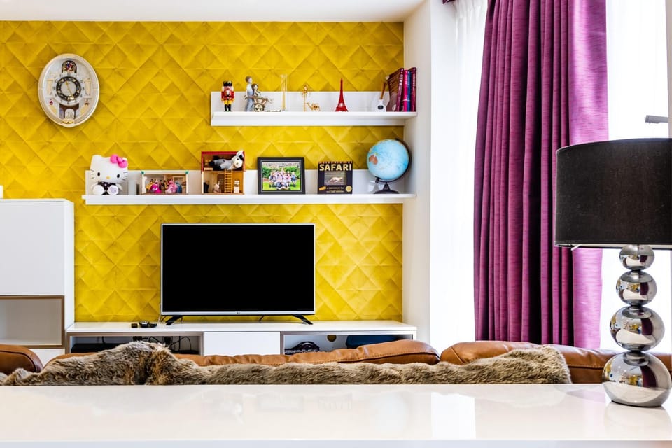 Central Ave Stunning Two Bedrooms Apt in a Secure Riverside Development Apartment in London